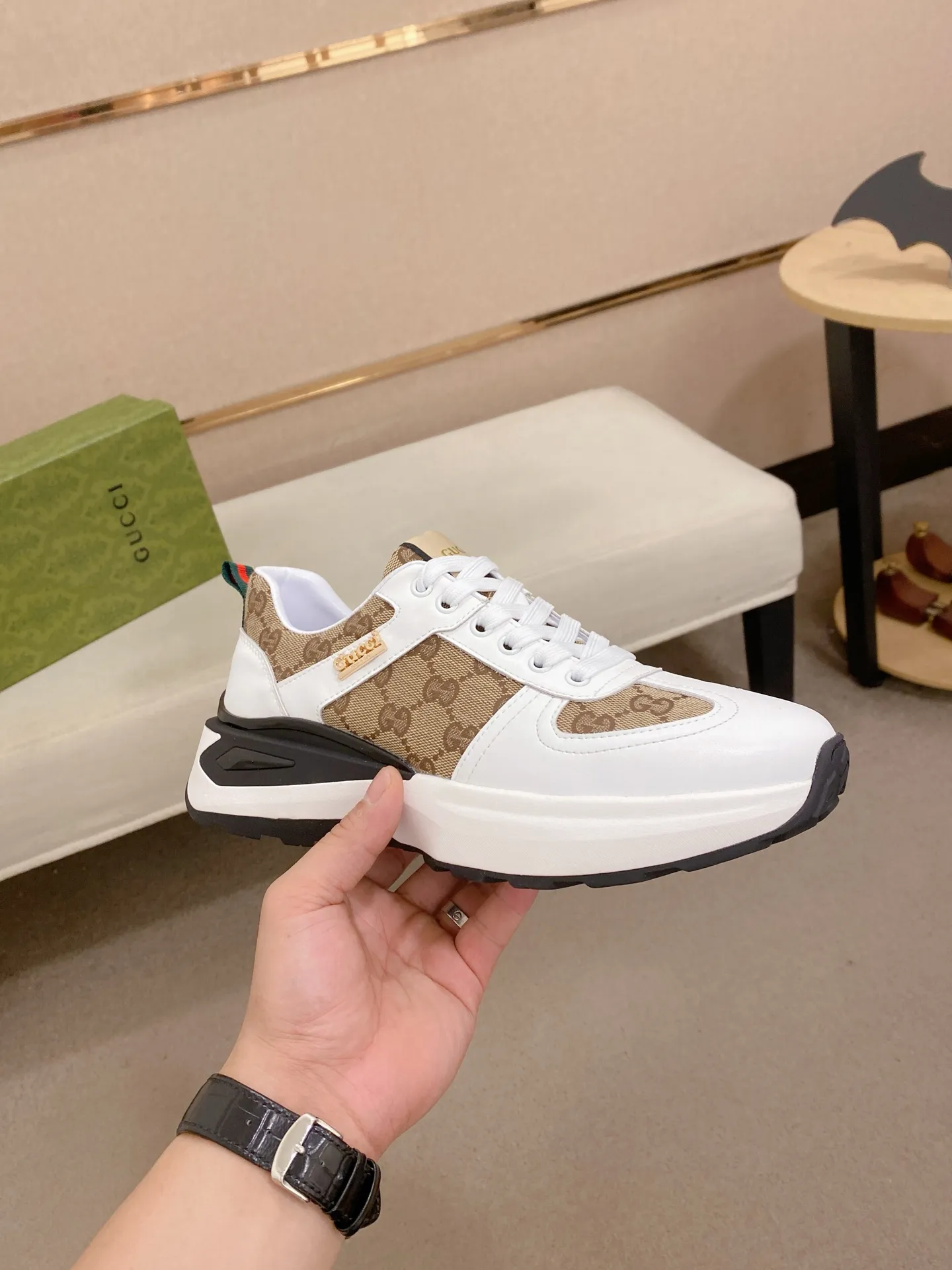 Factory price 462💰New GUCCI (Gucci) counters are launched simultaneously, new men's shoes, 😘fabrics are selected imported cowhide, lining: sheepskin lining. 👍🏿 High-end ☄️ air-cushion molded anti-slip rubber outsole, exquisite lines, simple and elegant, comfortable and high-end for leisure travel. Code number: 38 to 44 (45 can be customized and cannot be returned or exchanged)